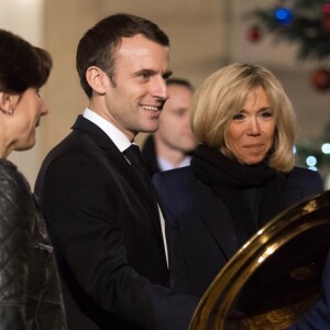 Le président de la république, Emmanuel Macron et la première dame Brigitte Macron reçoivent les joueuses de hand-ball, championne d'Europe au palais de l'Élysée à Paris le 17 décembre 2018. © Stéphane Lemouton/Bestimage