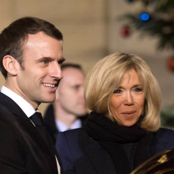 Le président de la république, Emmanuel Macron et la première dame Brigitte Macron reçoivent les joueuses de hand-ball, championne d'Europe au palais de l'Élysée à Paris le 17 décembre 2018. © Stéphane Lemouton/Bestimage