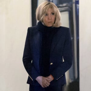 Le président de la république, Emmanuel Macron et la première dame Brigitte Macron reçoivent les joueuses de hand-ball, championne d'Europe au palais de l'Élysée à Paris le 17 décembre 2018. © Stéphane Lemouton/Bestimage