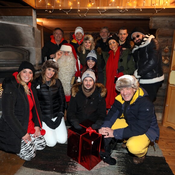 Exclusif - La fanzouze Virgine, Caroline Ithurbide, le Père Noël, Jean-Michel Maire, Matthieu Delormeau, Kelly Vedovelli, Delphine Wespiser, Maxime Guény, Gilles Verdez, Isabelle Morini-Bosc, Benjamin Castaldi, le fanzouze Benjamin et Cyril Hanouna dans la maison du Père Noël, le 2 décembre 2018. L'équipe de l'émision "Touche Pas à Mon Poste !" sur le tournage du prime spécial "Baba en Laponie: à la recherche du Père Noël". Diffusion le 19 décembre à partir de 21h. © Sébastien Valiela/Bestimage
