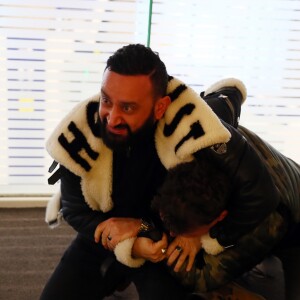 Exclusif - Cyril Hanouna, Benjamin Castaldi dans le lounge de la compagnie Finnair à l'aéroport de Paris-Charles-de-Gaulle, à Roissy-en-France, France, le 29 novembre 2018. L'équipe de l'émision "Touche Pas à Mon Poste !" sur le tournage du prime spécial "Baba en Laponie: à la recherche du Père Noël". Diffusion le 19 décembre à partir de 21h. © Sébastien Valiela/Bestimage