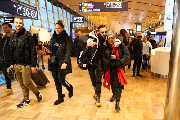 Exclusif - Maxime Guény, Benjamin (le fanzouze), Virginie (la fanzouze), Cyril Hanouna, Isabelle Morini-Bosc font escale à l'aéroport d'Helsinki-Vantaa à Helsinki, Finlande, le 29 novembre 2018. L'équipe de l'émision "Touche Pas à Mon Poste !" sur le tournage du prime spécial "Baba en Laponie: à la recherche du Père Noël". Diffusion le 19 décembre à partir de 21h. © Sébastien Valiela/Bestimage