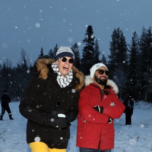 Exclusif - Matthieu Delormeau, Cyril Hanouna lors d'une course de traîneaux du Père Noël - L'équipe de l'émision "Touche Pas à Mon Poste !" sur le tournage du prime spécial "Baba en Laponie: à la recherche du Père Noël". Diffusion le 19 décembre à partir de 21h. © Sébastien Valiela/Bestimage