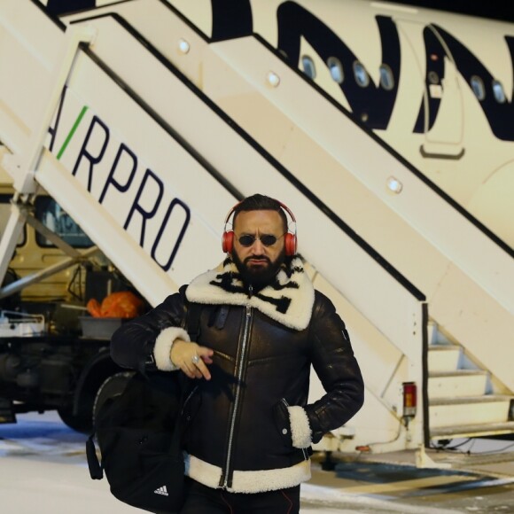 Exclusif - Cyril Hanouna arrive à l'aéroport de Kittilä, Finlande, le 29 novembre 2018 - L'équipe de l'émision "Touche Pas à Mon Poste !" sur le tournage du prime spécial "Baba en Laponie: à la recherche du Père Noël". Diffusion le 19 décembre à partir de 21h. © Sébastien Valiela/Bestimage