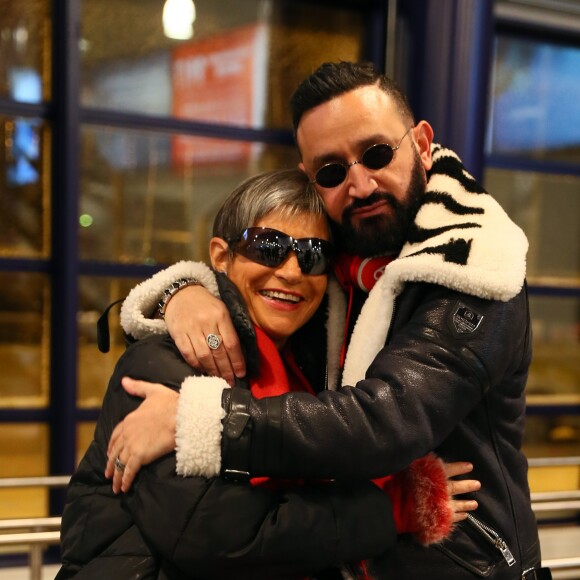 Exclusif - Isabelle Morini-Bosc, Cyril Hanouna arrivent à l'aéroport de Kittilä, Finlande, le 29 novembre 2018 - L'équipe de l'émision "Touche Pas à Mon Poste !" sur le tournage du prime spécial "Baba en Laponie: à la recherche du Père Noël". Diffusion le 19 décembre à partir de 21h. © Sébastien Valiela/Bestimage