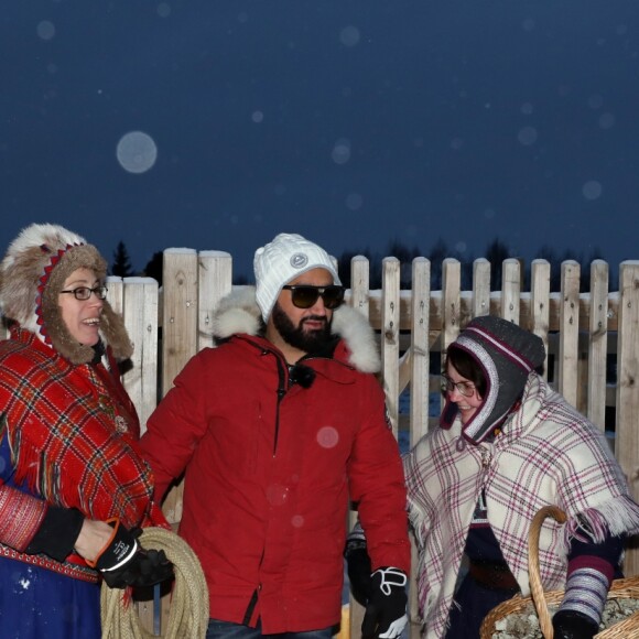 Exclusif - Cyril Hanouna lors d'une course de traîneaux du Père Noël - L'équipe de l'émision "Touche Pas à Mon Poste !" sur le tournage du prime spécial "Baba en Laponie: à la recherche du Père Noël". Diffusion le 19 décembre à partir de 21h. © Sébastien Valiela/Bestimage