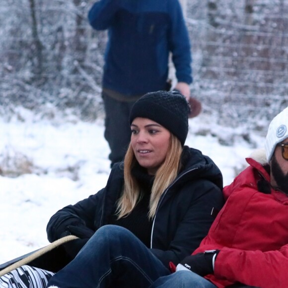 Exclusif - Cyril Hanouna et Virginie (la fanzouze) lors d'une course de traîneaux du Père Noël - L'équipe de l'émision "Touche Pas à Mon Poste !" sur le tournage du prime spécial "Baba en Laponie: à la recherche du Père Noël". Diffusion le 19 décembre à partir de 21h. © Sébastien Valiela/Bestimage