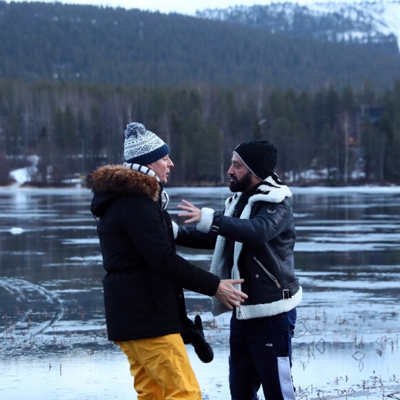 Exclusif - Matthieu Delormeau et Cyril Hanouna sur un lac gelé pour une journée de défis près de Lévi, Finlande, le 1er décembre 2018 - L'équipe de l'émision "Touche Pas à Mon Poste !" sur le tournage du prime spécial "Baba en Laponie: à la recherche du Père Noël". Diffusion le 19 décembre à partir de 21h. © Sébastien Valiela/Bestimage