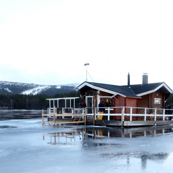 Exclusif - Illustration d'un sauna sur un lac gelé pour une journée de défis près de Lévi, Finlande, le 1er décembre 2018 - L'équipe de l'émision "Touche Pas à Mon Poste !" sur le tournage du prime spécial "Baba en Laponie: à la recherche du Père Noël". Diffusion le 19 décembre à partir de 21h. © Sébastien Valiela/Bestimage