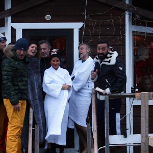 Exclusif - Kelly Vedovelli, Matthieu Delormeau, Benjamin Castaldi, Caroline Ithurbide, Jean-Michel Maire, Isabelle Morini-Bosc, Gilles Verdez et Cyril Hanouna à l'extérieur d'un sauna sur un lac gelé pour une journée de défis près de Lévi, Finlande, le 1er décembre 2018 - L'équipe de l'émision "Touche Pas à Mon Poste !" sur le tournage du prime spécial "Baba en Laponie: à la recherche du Père Noël". Diffusion le 19 décembre à partir de 21h. © Sébastien Valiela/Bestimage