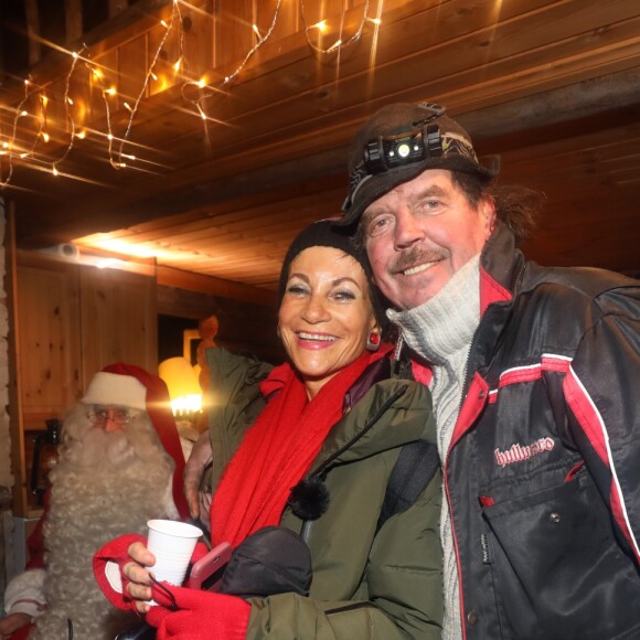 Exclusif - Isabelle Morini-Bosc et l'éleveur de rennes du Père Noël dans la maison du Père Noël proche en Finlande, le 2 décembre 2018 - L'équipe de l'émision "Touche Pas à Mon Poste !" sur le tournage du prime spécial "Baba en Laponie: à la recherche du Père Noël". Diffusion le 19 décembre à partir de 21h. © Sébastien Valiela/Bestimage