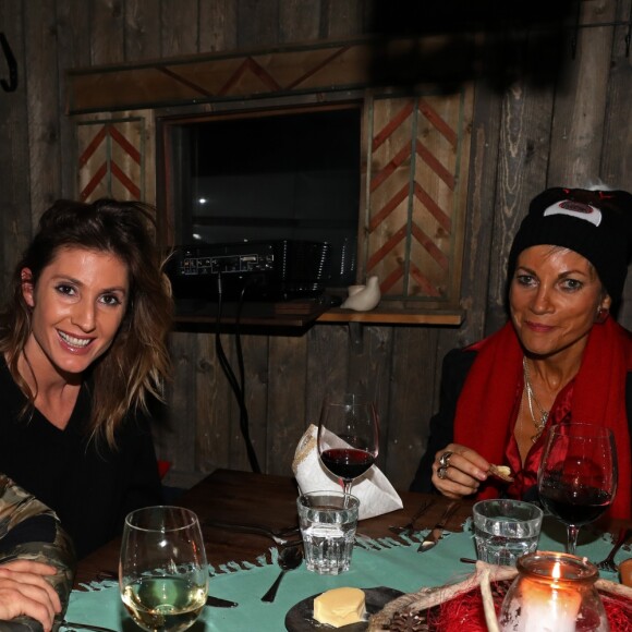 Exclusif - Benjamin Castaldi, Caroline Ithurbide, Isabelle Morini-Bosc au restaurant du Chamane à Köngäs, Finlande, le 30 novembre 2018 - L'équipe de l'émission "Touche Pas à Mon Poste !" sur le tournage du prime spécial "Baba en Laponie: à la recherche du Père Noël". Diffusion le 19 décembre à partir de 21h. © Sébastien Valiela/Bestimage