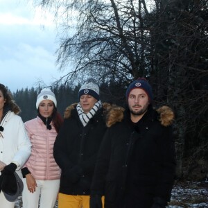 Exclusif - Gilles Verdez, Kelly Vedovelli, Gilles Verdez, Isabelle Morini-Bosc, Benjamin Castaldi, Caroline Ithurbide, Delphine Wespiser, Matthieu Delormeau, Maxime Guény devant un lac gelé pour une journée de défis près de Lévi, Finlande, le 1er décembre 2018 - L'équipe de l'émission "Touche Pas à Mon Poste !" sur le tournage du prime spécial "Baba en Laponie: à la recherche du Père Noël". Diffusion le 19 décembre à partir de 21h. © Sébastien Valiela/Bestimage