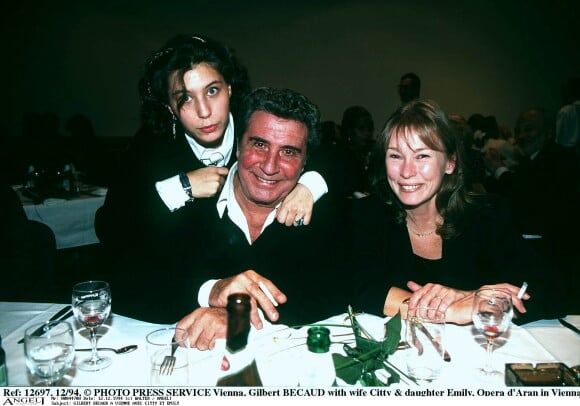 Gilbert Bécaud avec Kitty et Emily à Vienne, en 1994.