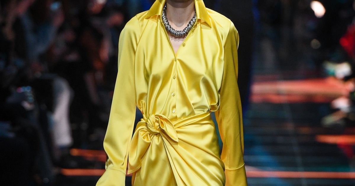 Mannequin Défilé Balenciaga collection prêtàporter printempsété