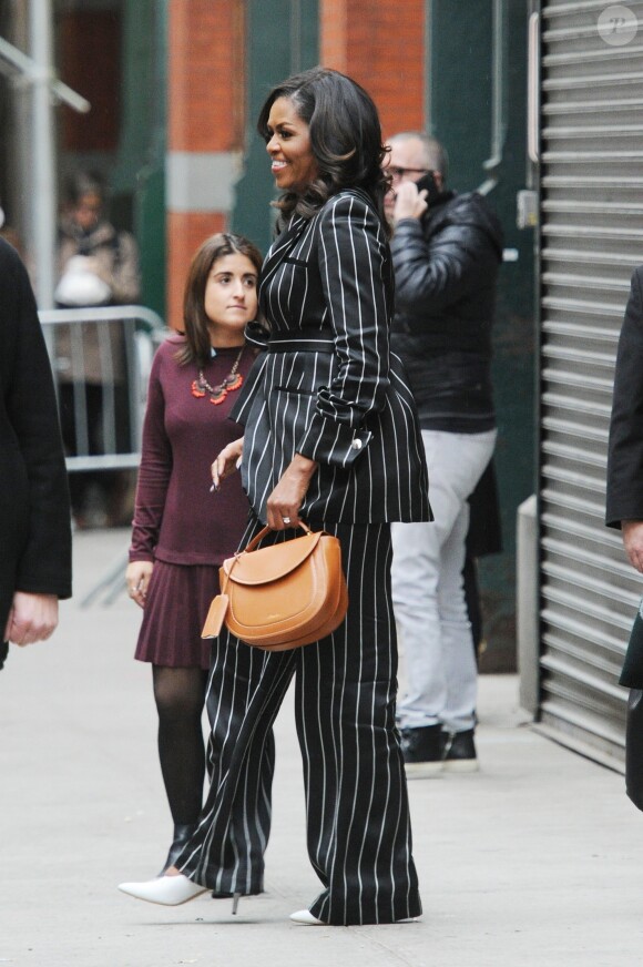 Michelle Obama quitte le magasin Barnes & Noble à New York le 30 novembre 2018.