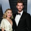Miley Cyrus et son compagnon Liam Hemsworth à la soirée Vanity Fair Oscar au Wallis Annenberg Center à Beverly Hills, le 4 mars 2018.