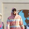 Exclusif - Miley Cyrus fait du shopping avec son compagnon Liam Hemsworth et des amis, elle a offert des sweat shirts à Liam et à ses amis à Malibu le 21 août 2016.