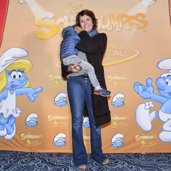 Exclusif - Carole Rousseau et son fils Vittorio à la première du spectacle "Les Schtroumpfs" aux Folies Bergère à Paris, le 20 octobre 2016. © Pierre Perusseau/Bestimage