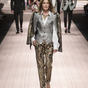 Carla Bruni-Sarkozy lors du défilé Dolce & Gabbana pour la collection Prêt-à-Porter Printemps/Eté 2019 lors de la Fashion Week de Milan, Italie, le 23 septembre 2018.