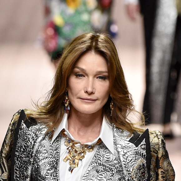 Carla Bruni-Sarkozy lors du défilé Dolce & Gabbana pour la collection Prêt-à-Porter Printemps/Eté 2019 lors de la Fashion Week de Milan, Italie, le 23 septembre 2018.