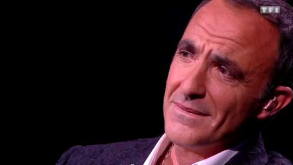 Nikos Aliagas fond en larmes en écoutant "Mon vieux" de Daniel Guichard lors de l'enregistrement de "La Chanson secrète", émission diffusée sur TF1 le 29 décembre 2018.