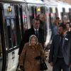 La reine Elizabeth II arrive par le train à la gare de King's Lynn le 20 décembre 2018 pour passer les fêtes de fin d'année à Sandringham.