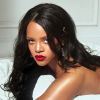 Rihanna pose pour Savage X Fenty.
