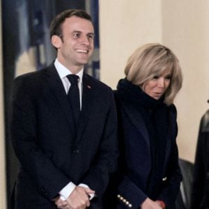 Le président de la république Emmanuel Macron et la première dame Brigitte Macron reçoivent les joueuses de handball, championnes d'Europe, au palais de l'Élysée à Paris le 17 décembre 2018. © Stéphane Lemouton/Bestimage