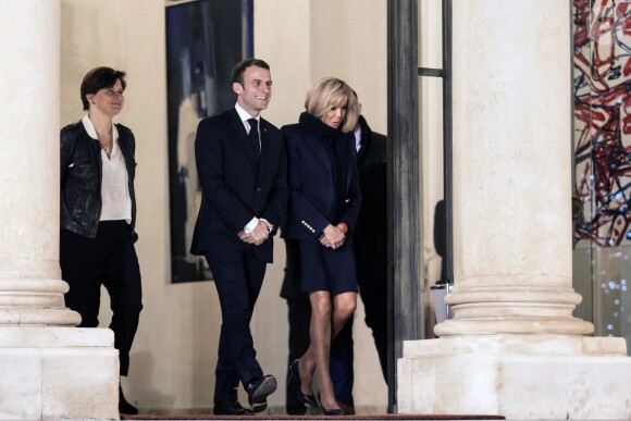 Le président de la république Emmanuel Macron et la première dame Brigitte Macron reçoivent les joueuses de handball, championnes d'Europe, au palais de l'Élysée à Paris le 17 décembre 2018. © Stéphane Lemouton/Bestimage