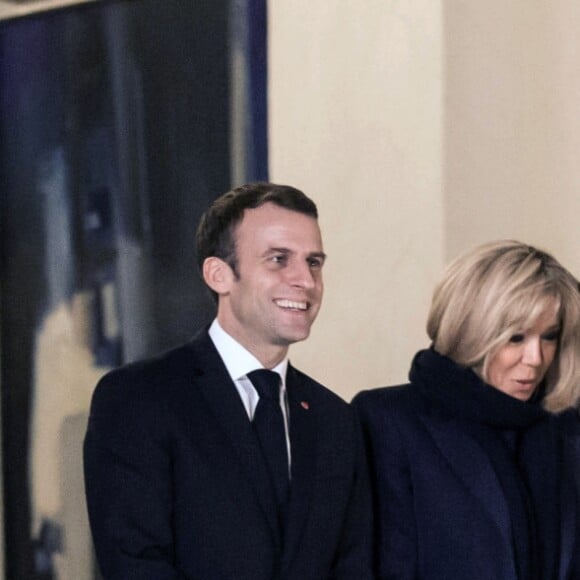 Le président de la république Emmanuel Macron et la première dame Brigitte Macron reçoivent les joueuses de handball, championnes d'Europe, au palais de l'Élysée à Paris le 17 décembre 2018. © Stéphane Lemouton/Bestimage