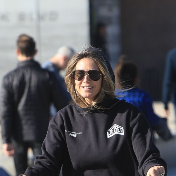 Heidi Klum fait un balade avec son fiancé Tom Kaulitz et trois de ses enfants à Santa Monica le 29 décembre 2018.