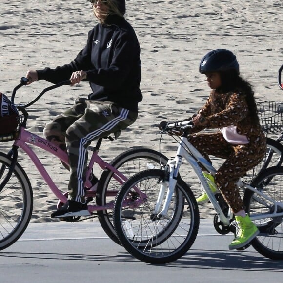 Heidi Klum fait un balade avec son fiancé Tom Kaulitz et trois de ses enfants à Santa Monica le 29 décembre 2018.