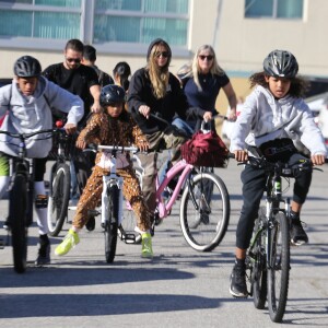 Heidi Klum fait un balade avec son fiancé Tom Kaulitz et trois de ses enfants à Santa Monica le 29 décembre 2018.