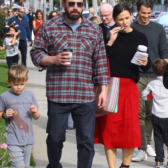 Ben Affleck et Jennifer Garner sont allés à la messe dominicale avec leurs enfants Violet, Seraphina et Samuel à Los Angeles. Le 9 décembre 2018
