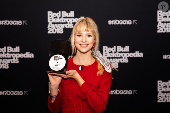 La chanteuse Angèle (Angèle Van Laeken) 3 Awards: Artist Of The Year, Best Song et Breakthrough Artist/DJ/Producer lors de la 8ème édition des Red Bull Elektropedia Awards dans la salle de Flagey, à Bruxelles, Belgique, le 13 novembre 2018.
