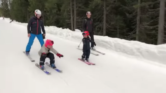 Victoria de Suède : Le prince Oscar, 2 ans, file à fond sur les skis