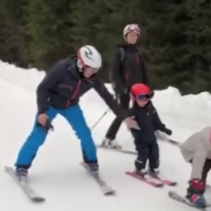 La princesse Victoria de Suède, le prince Daniel et leurs enfants la princesse Estelle et le prince Oscar en vacances au ski à Trysil, en Norvège. Vidéo diffusée par la cour de Suède le 5 janvier 2019.