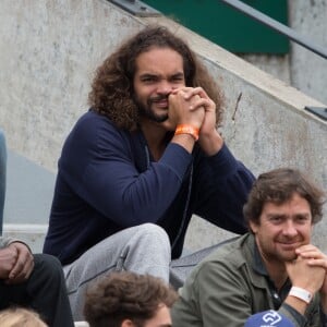 Joakim Noah et son grand père Zacharie Noah - Yannick Noah dispute le trophée des légendes devant sa famille lors des internationaux de France de tennis à Roland Garros à Paris le 4 juin 2016. © Moreau - Jacovides / Bestimage