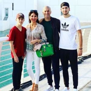 Zinédine Zidane avec sa femme Véronique et leurs fils Elyaz et Théo après leur visite du Louvre de Dubaï le 25 décembre 2018.