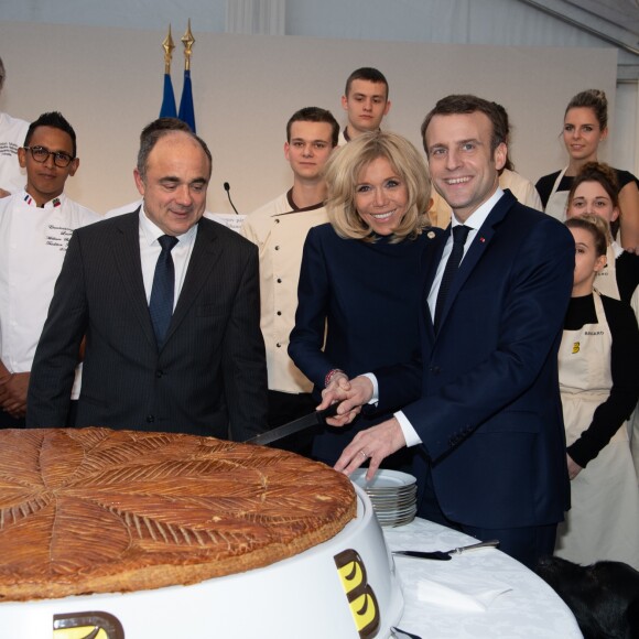 Le président Emmanuel Macron et sa femme Brigitte Macron lors de la réception pour les maîtres boulangers et pâtissiers pour  la galette de l'Epiphanie au palais de l'Elysée à Paris le 11 janvier 2019. © Pierre Villard / Pool / Bestimage
