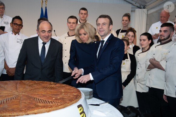 Le président Emmanuel Macron et sa femme Brigitte Macron lors de la réception pour les maîtres boulangers et pâtissiers pour  la galette de l'Epiphanie au palais de l'Elysée à Paris le 11 janvier 2019. © Pierre Villard / Pool / Bestimage