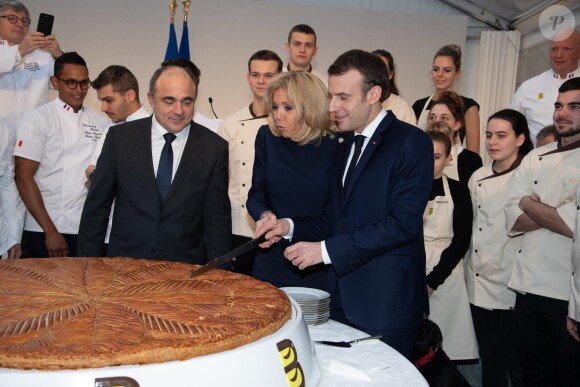 Le président Emmanuel Macron et sa femme Brigitte Macron lors de la réception pour les maîtres boulangers et pâtissiers pour  la galette de l'Epiphanie au palais de l'Elysée à Paris le 11 janvier 2019. © Pierre Villard / Pool / Bestimage