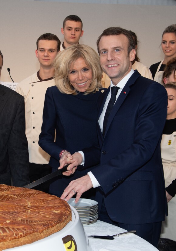 Le président Emmanuel Macron et sa femme Brigitte Macron lors de la réception pour les maîtres boulangers et pâtissiers pour  la galette de l'Epiphanie au palais de l'Elysée à Paris le 11 janvier 2019. © Pierre Villard / Pool / Bestimage