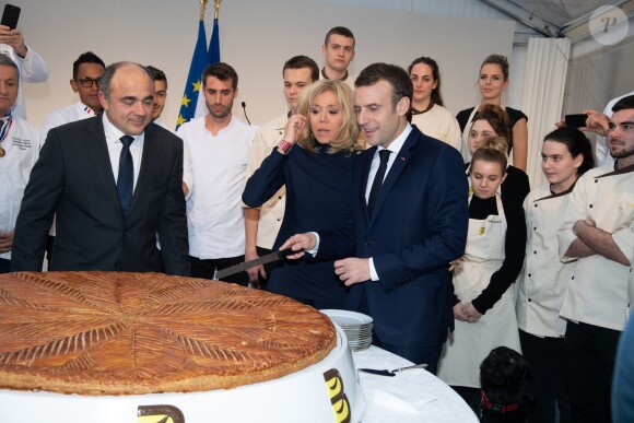 Le président Emmanuel Macron et sa femme Brigitte Macron lors de la réception pour les maîtres boulangers et pâtissiers pour  la galette de l'Epiphanie au palais de l'Elysée à Paris le 11 janvier 2019. © Pierre Villard / Pool / Bestimage