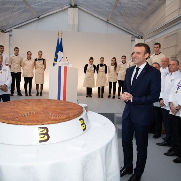 Le président Emmanuel Macron lors de la réception pour les maîtres boulangers et pâtissiers pour  la galette de l'Epiphanie au palais de l'Elysée à Paris le 11 janvier 2019. © Pierre Villard / Pool / Bestimage