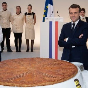 Le président Emmanuel Macron lors de la réception pour les maîtres boulangers et pâtissiers pour  la galette de l'Epiphanie au palais de l'Elysée à Paris le 11 janvier 2019. © Pierre Villard / Pool / Bestimage