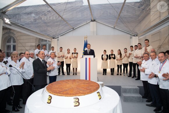 Le président Emmanuel Macron lors de la réception pour les maîtres boulangers et pâtissiers pour  la galette de l'Epiphanie au palais de l'Elysée à Paris le 11 janvier 2019. © Pierre Villard / Pool / Bestimage