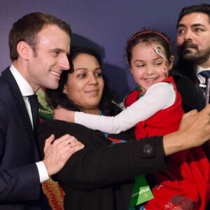 Le président de la république, Emmanuel Macron et la Première Dame fêtent le Noël de l'Elysée à la Manufacture des Gobelins, Paris, France, le 19 décembre 2018. A l'occasion du traditionnel " Noël de l'Elysée " qui a lieu cette année à la Manufacture des Gobelins (en raison des travaux de rénovation actuellement en cours), le Président de la République et la Première Dame ont accueilli des enfants du personnel de l'Elysée, des enfants de policiers, gendarmes, pompiers et de militaires morts ou gravement blessés en service cette année, ainsi que des enfants de l'association ELA, Solidarité enfants Sida, Du Sport et plus, et des résidents de l'institut médico-éducatif Henri Wallon. © Stephane Lemouton / Bestimage