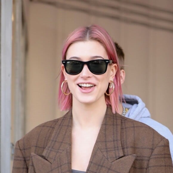 Hailey Baldwin et son mari Justin Bieber font du shopping à Los Angeles, avant de s'embrasser et de rejoindre leurs voitures respectives. Le 11 janvier 2019.